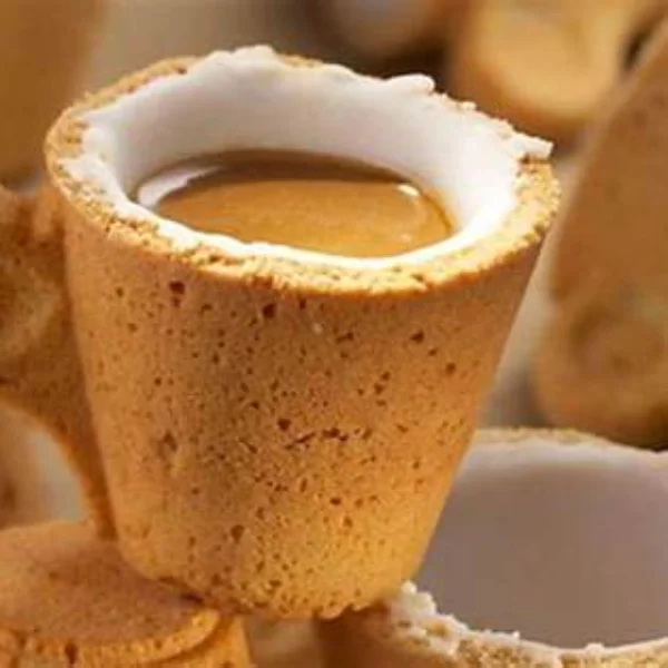 Shot con espresso y recubrimiento blanco